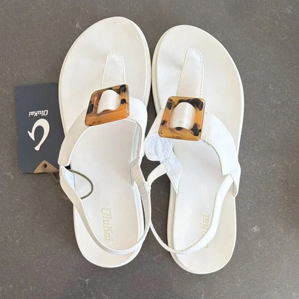 OluKai Women’s White Leather Thong Sandals Tortoise Buckle Slip On US 9